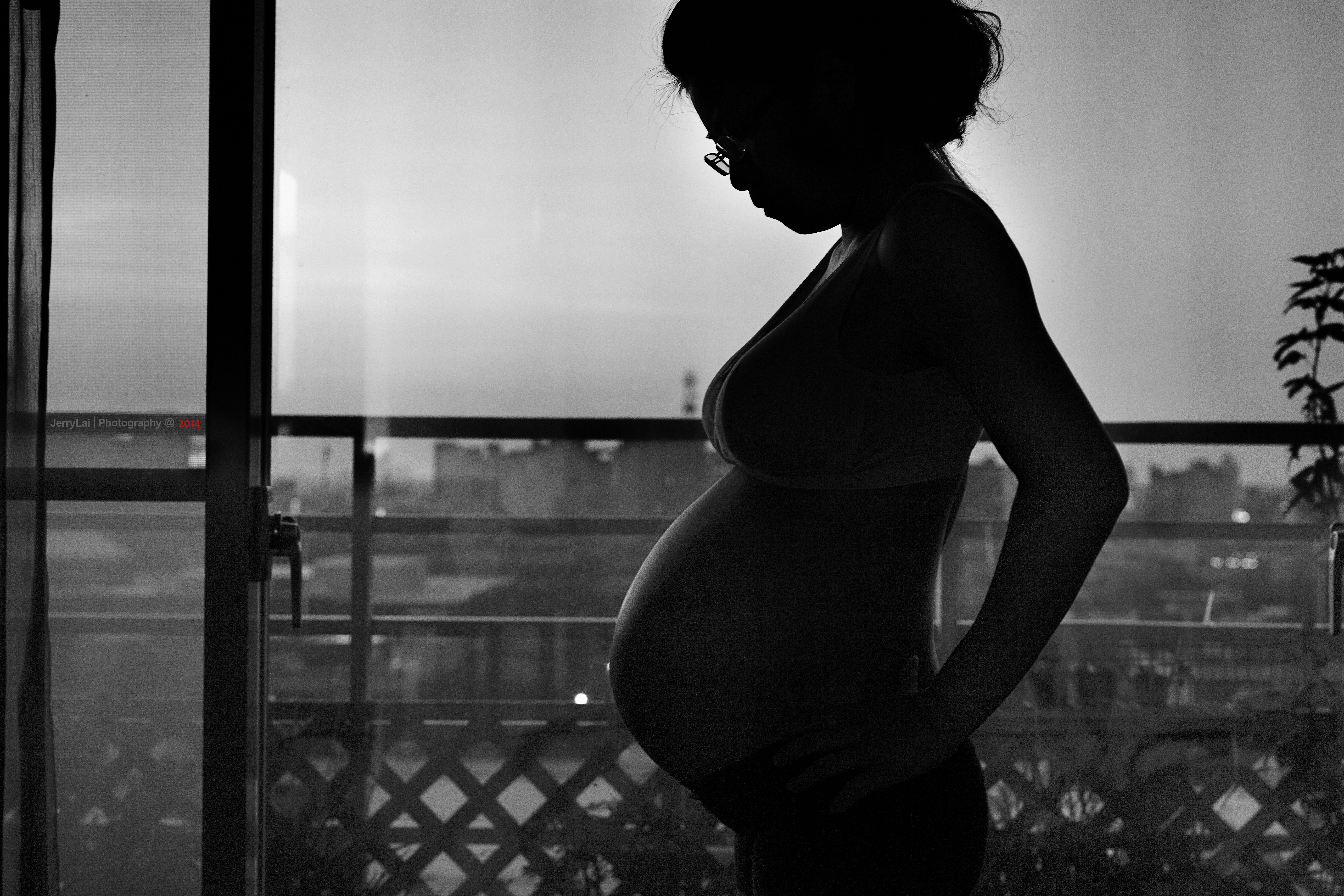 Black and white silhouette of a pregnant woman